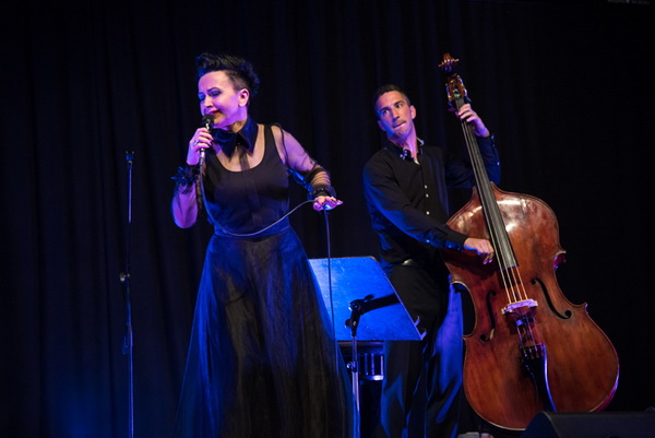 Veličanstvena Amira Medunjanin oduševila Zadrane u klubu Arsenal. Foto: Vinko Pešić Veličanstvena Amira Medunjanin oduševila Zadrane u klubu Arsenal. Foto: Vinko Pešić