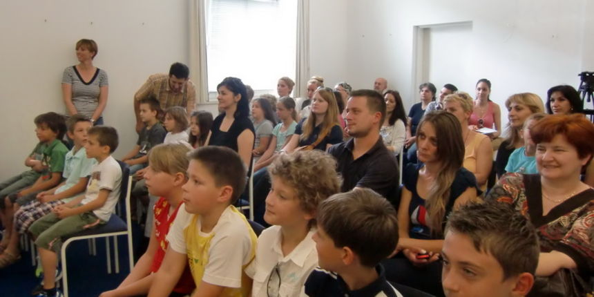 “Mala filozofija”, voditelj Bruno Ćurko “Mala filozofija”, voditelj Bruno Ćurko