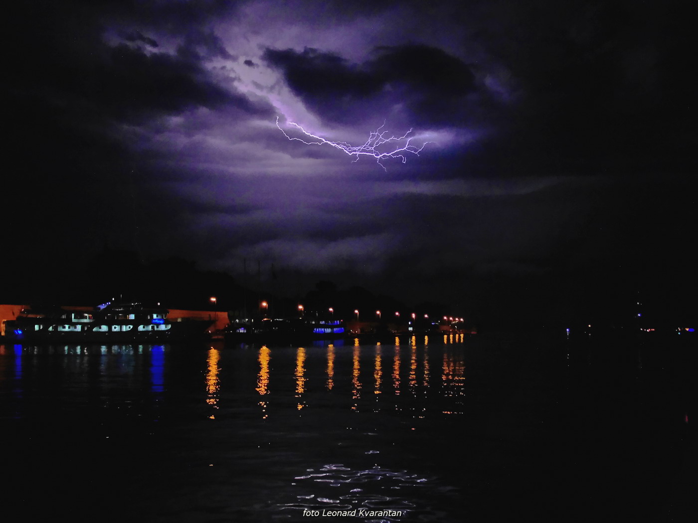 Munje nad zadarskom lukom