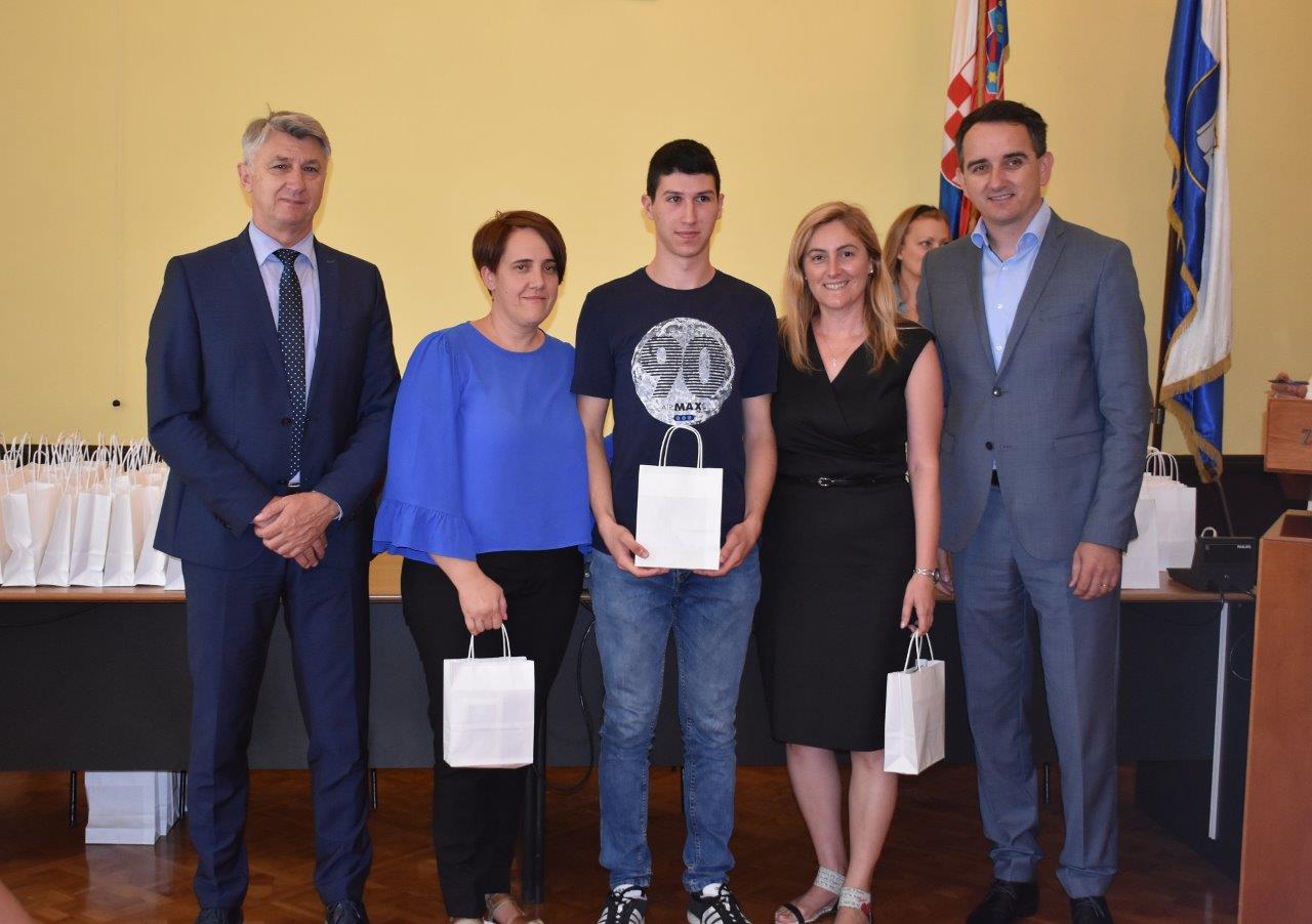 Prijem za nagrađivane učenike osnovnih i srednjh škola