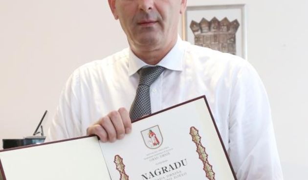Stojko Vranković dobio nagradu za životno djelo Grada Drniša, Foto: Duško Jaramaz/PIXSELL