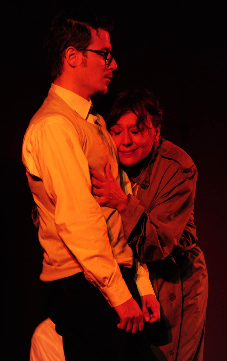 Zadar, 15.07.2013. snimio: Nenad Marčev 
TEATAR RUGANTINO, Zagreb 
Jordan Cvetanović: TERAPIJA 
redateljica: Maja Šimić 
igraju: Gordana Gadžić, 
Siniša Popović, Luka Dragić 
Dvorište Providurove palače