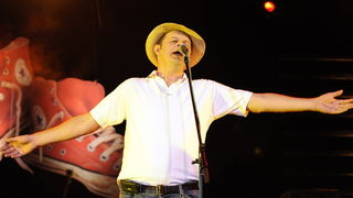 Split, 021009.
Spaladium Arena.
Koncert “Adio lito” na kojem nastupaju Hladno pivo, Fon Biskich, Damir Urban, Marijan Ban i Psihomodo Pop.
Na fotografiji: Marijan Ban.
Foto: Josko Ponos / CROPIX Split, 021009.
Spaladium Arena.
Koncert “Adio lito” na kojem nastupaju Hladno pivo, Fon Biskich, Damir Urban, Marijan Ban i Psihomodo Pop.
Na fotografiji: Marijan Ban.
Foto: Josko Ponos / CROPIX