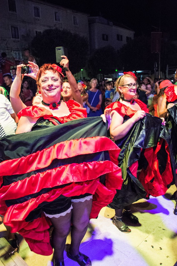 Paški ljetni karneval 2017 – maškarana povorka