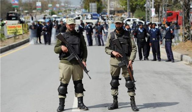 Pakistan: 15-godišnjak si odsjekao šaku zbog bogohuljenja, uhićen imam, Foto: Hina