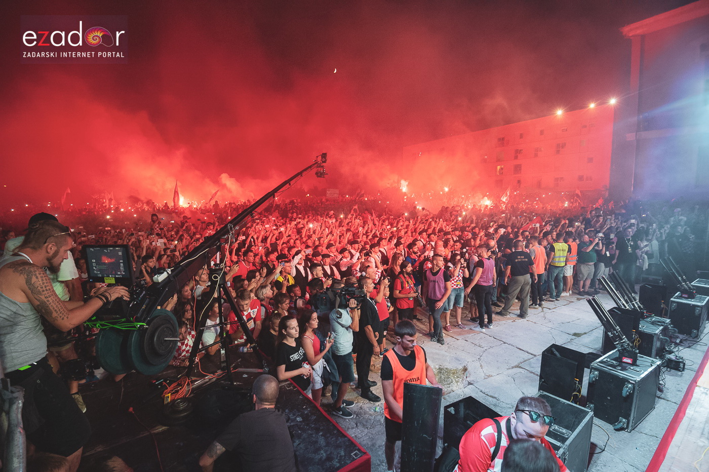 Zadar priredio čudesan doček svojim Vatrenim herojima (1)
