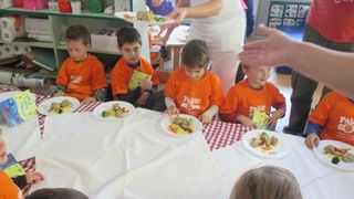 Renato Kraljev održao edukaciju kuhara u projektu “Riblja kašeta zdravlja” Renato Kraljev održao edukaciju kuhara u projektu “Riblja kašeta zdravlja”