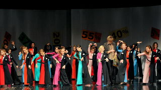 Plesna udruga Gesta: Božićni šoping u SuperOvoj, Foto: Željko Karavida Plesna udruga Gesta: Božićni šoping u SuperOvoj, Foto: Željko Karavida