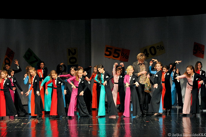 Plesna udruga Gesta: Božićni šoping u SuperOvoj, Foto: Željko Karavida Plesna udruga Gesta: Božićni šoping u SuperOvoj, Foto: Željko Karavida