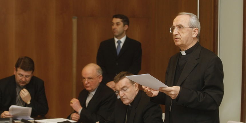 Zagreb, 090413.
Ksaverska cesta, HBK.
Redovito plenarno zasjedanje Hrvatske biskupske konferencije pod predsjedanjem predsjednika HBK biskupa Zelimira Puljica, trajati ce do 11. travnja. 
Na fotografiji: Kardinal Josip Bozanic i biskup Zelimir Puljic.
Fot