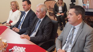 Nadbiskup Puljić primio Kalmetu i Zrilića sa suradnicima Nadbiskup Puljić primio Kalmetu i Zrilića sa suradnicima