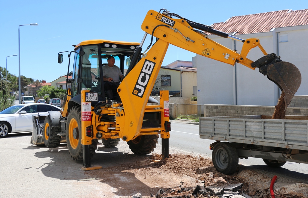 Vir: Radovi na postavljanju javne rasvjete i asfaltiranju prometnica Vir: Radovi na postavljanju javne rasvjete i asfaltiranju prometnica
