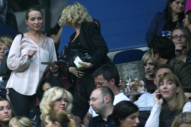 Zagreb, 220410.
U sklopu velike turneje Toleranca tour 2010 i povodom izlaska novog albuma naziva “Toleranca” Zlatan Stipisic Gibonni veceras je u KC Drazen Petrovic odrzao prvi od 2 predvidjena zagrebacka koncerta.
Na slici: Ivana Husar i Jelena Popovic