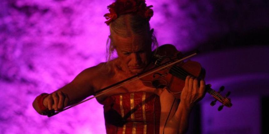 Nastup Rundek Cargo Tria na Crekvini u sklopu Kastafskog kulturnog leta Nastup Rundek Cargo Tria na Crekvini u sklopu Kastafskog kulturnog leta