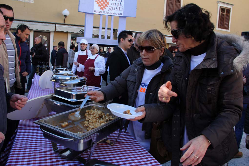 Vukovaru ZaDar na Narodnom trgu, foto: Iva Perinčić Vukovaru ZaDar na Narodnom trgu, foto: Iva Perinčić