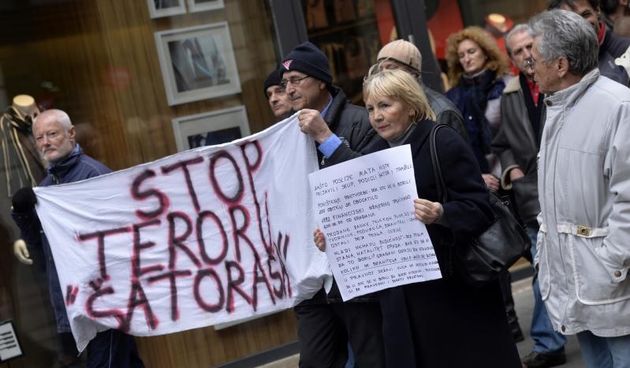 Prosvjedni mars pokreta Occupy Croatia pod nazivom Stop teroru satorasa. Prosvjedni mars aktivisti su zapoceli na Trgu bana Jelacica, odakle su krenuli prema Savskoj 66, gdje veterani prosvjeduju ispred Ministarstva branitelja vec cetiri mjeseca, trazeci