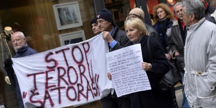 Prosvjedni mars pokreta Occupy Croatia pod nazivom Stop teroru satorasa. Prosvjedni mars aktivisti su zapoceli na Trgu bana Jelacica, odakle su krenuli prema Savskoj 66, gdje veterani prosvjeduju ispred Ministarstva branitelja vec cetiri mjeseca, trazeci