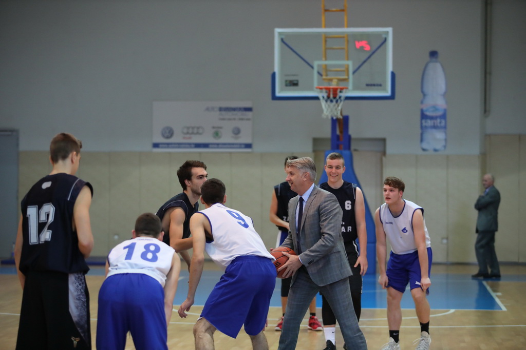 Utakmicom Pomorske i Tehničke škole otvorena košarkaška liga srednjih škola Zadarske županije Utakmicom Pomorske i Tehničke škole otvorena košarkaška liga srednjih škola Zadarske županije