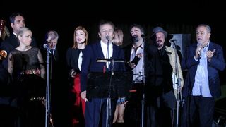 Zagrebacki gradonacelnik Milan Bandic svecano je otvorio zagrebacke fontane. U glazbenom dijelu programa nastupili su Prljavo kazaliste, Ivana Kindl, te orkestar i solisti Kazalista Komedija pod ravnanjem Kresimira Batinica: Renata Sabljak, Sandra Bagaric