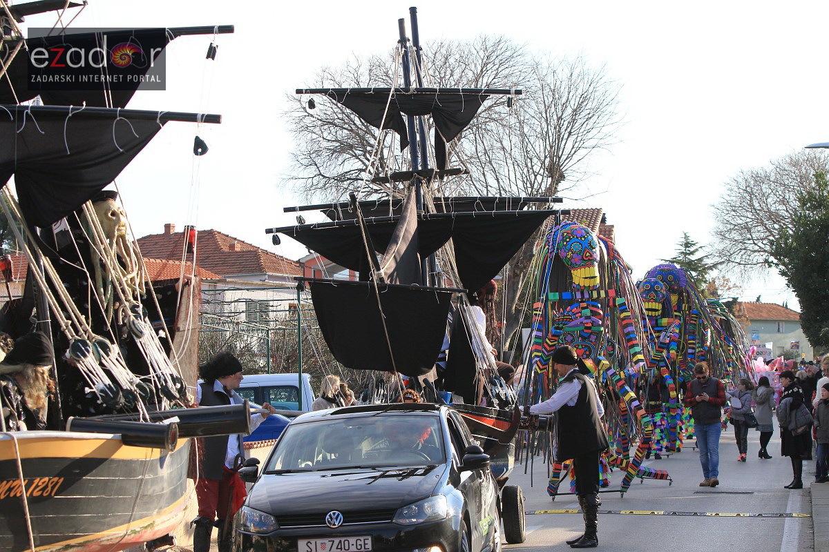 Maškarana povorka Velike Bake u Murteru