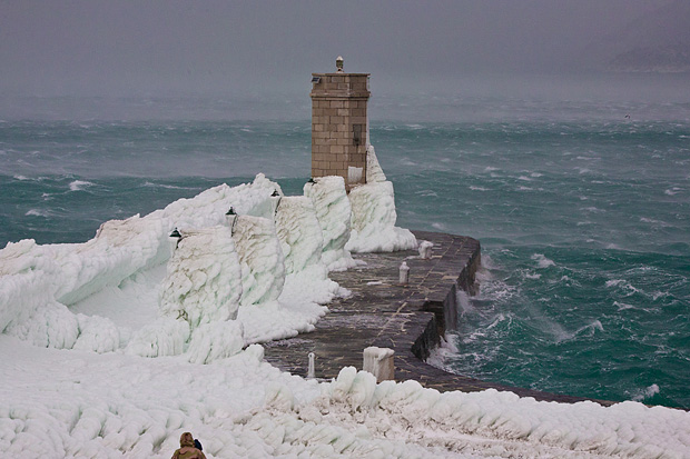 Senj u zagrljaju ledenog pokrivača, foto: Leo Banić