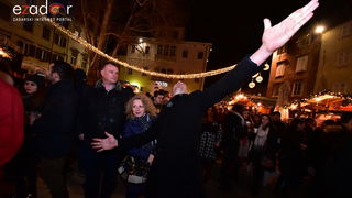 Tisuće Zadrana uživalo na krcatom Narodnom trgu i Tgu Petra Zoranića uz Tomislava Bralića i klapu Intrade Tisuće Zadrana uživalo na krcatom Narodnom trgu i Tgu Petra Zoranića uz Tomislava Bralića i klapu Intrade