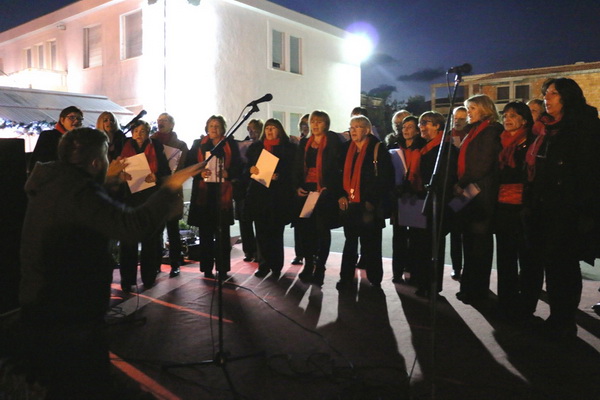 Paljenjem prve adventske svijeće i prigodnim zabavnim programom započela manifestacija Advent na otoku Viru
