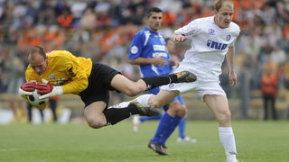 Split , 050510 .
Gradski stadion na Subicevcu .
Drugi susret zavrsnica Hrvatskog nogometnog kupa izmedju Sibenika i Hajduka u Sibeniku . Prvi susret odigran u Splitu zavrsio je pobjedom Hajduka od 2:1 .Bijeli Senijad Ibricic i vratar Sibenika  Goran Blaze