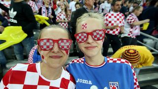 Fantastična atmosfera u Areni: dobro raspoloženi navijači ‘nose’ naše igrače protiv Norveške Fantastična atmosfera u Areni: dobro raspoloženi navijači ‘nose’ naše igrače protiv Norveške