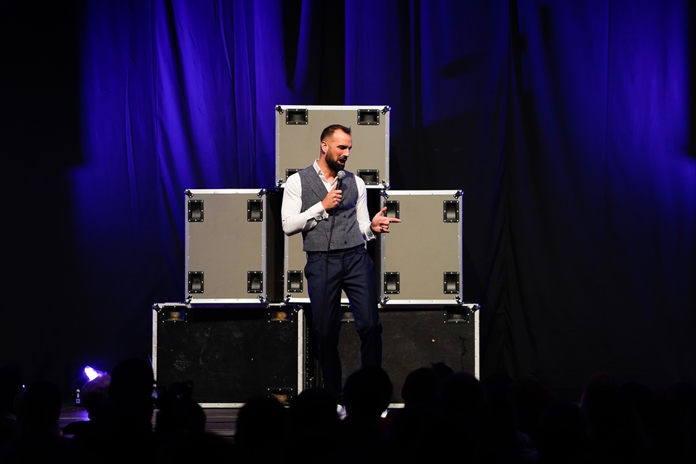 Stand up comedy večer: Ivan Šarić u Domu sportova Stand up comedy večer: Ivan Šarić u Domu sportova