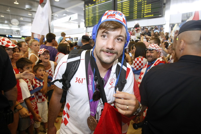 Zagreb, 130812.
Pleso.
Povratak Hrvatske olimpijske delegacije u Zagreb sa Olimpijskih igara u Londonu.
Na fotografiji: Zlatko Horvat.
Foto: Goran Mehkek / CROPIX Zagreb, 130812.
Pleso.
Povratak Hrvatske olimpijske delegacije u Zagreb sa Olimpijskih igara u Londonu.
Na fotografiji: Zlatko Horvat.
Foto: Goran Mehkek / CROPIX