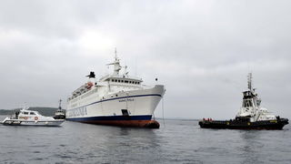 Otok Sit , Kornati , 201109 .
Nakon 26 dana od nasukavanja trajekta Marko Polo na otok Sit u Kornatima uz pomoc remorkera JPS – a i dizalice  je odsukan.
Foto: Niksa Stipanicev / CROPIX