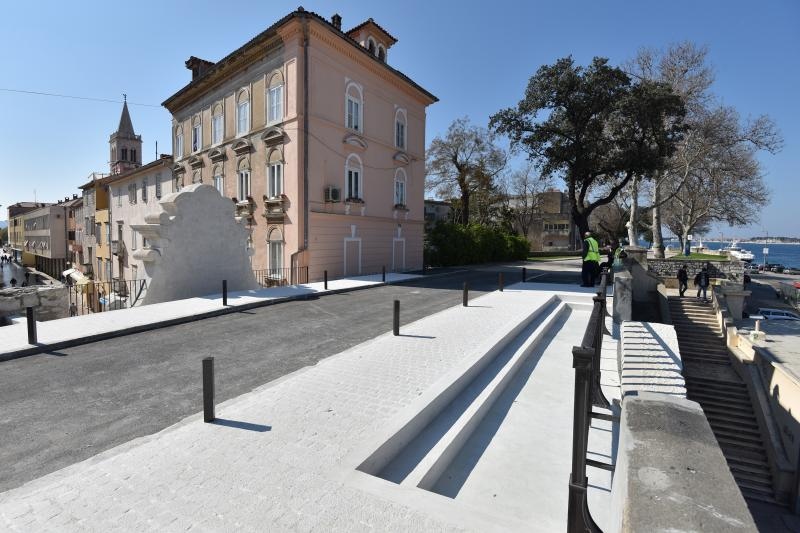 17.03.2016., Zadar – Danas je otvoren promet na Muraju koji je bio obustavljen zbog radova na vratima Svetog Krsevana u sklopu EU projekta HERA. Prema najavi iz Zupanije 6. travnja tog ce se dana svecano otvoriti Prolaz cara Augusta i Vrata sv. Krsevana. 17.03.2016., Zadar – Danas je otvoren promet na Muraju koji je bio obustavljen zbog radova na vratima Svetog Krsevana u sklopu EU projekta HERA. Prema najavi iz Zupanije 6. travnja tog ce se dana svecano otvoriti Prolaz cara Augusta i Vrata sv. Krsevana.