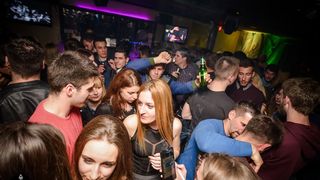 Subotnji party u Svarog baru