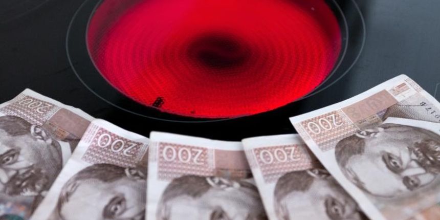 Zagreb – Velik dio mjesecnih prihoda brojni gradjani odvajaju za placanje racuna za struju, vodu, grijanje i telefon. Photo: Davor Puklavec/PIXSELL Autor Davor Puklavec/PIXSELL Ključne riječi kuna, grijanje, novcanica, kune, 200, stednjak, novcanice, re Zagreb – Velik dio mjesecnih prihoda brojni gradjani odvajaju za placanje racuna za struju, vodu, grijanje i telefon. Photo: Davor Puklavec/PIXSELL Autor Davor Puklavec/PIXSELL Ključne riječi kuna, grijanje, novcanica, kune, 200, stednjak, novcanice, re