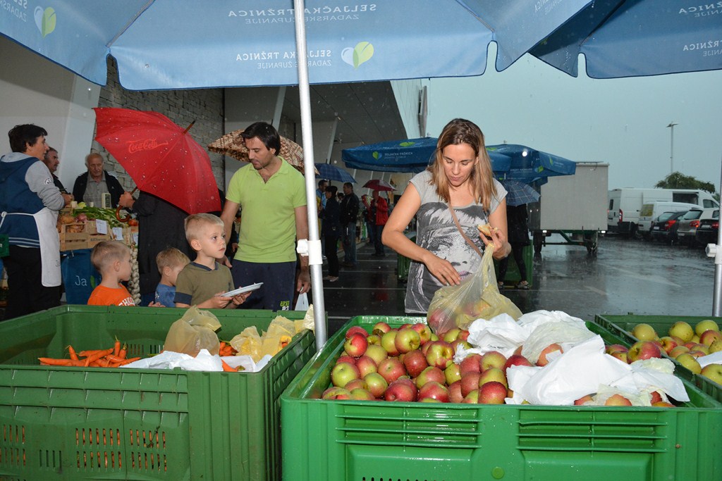Prva godišnjica rada Seljačke tržnice, foto: Iva Perinčić Prva godišnjica rada Seljačke tržnice, foto: Iva Perinčić