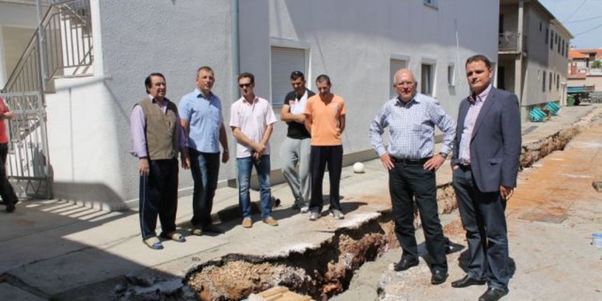 Gradonačelnik sa suradnicima obišao radove na području grada koji su u tijeku Gradonačelnik sa suradnicima obišao radove na području grada koji su u tijeku