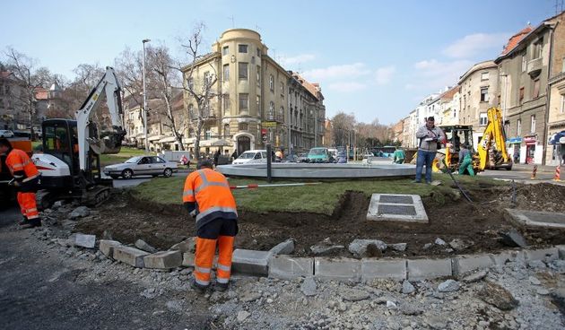 Britanski trg, rušenje fontane