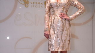 Revije vjenčanica večernjih haljina iz kolekcija ‘’Wedding dream’’ i ‘’Luxury by Vesna Sposa’’ nosile su manekenke Tina Katanić, Iva Jerković, Aleksandra Grdić, Antea Kodžoman, Maja Cvjetković, Stefani Hohnjec, Sandra Dabo, Jelena Denona.