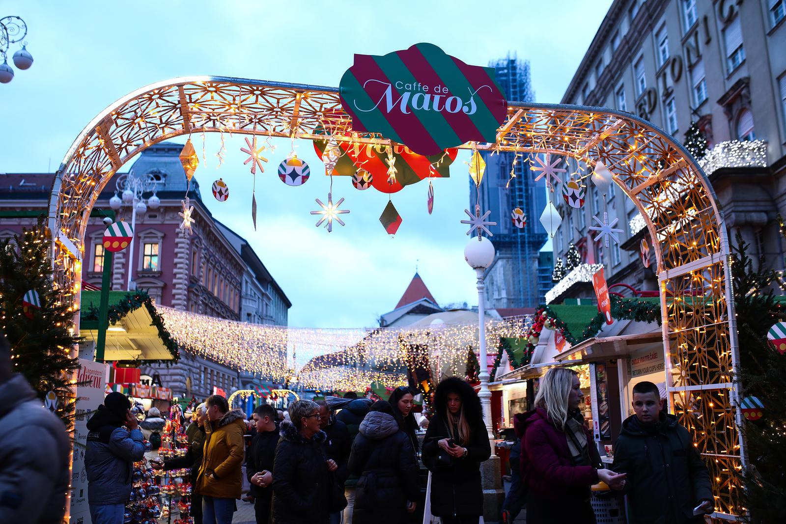 Zagrebački Advent na Trgu bana Jelačića