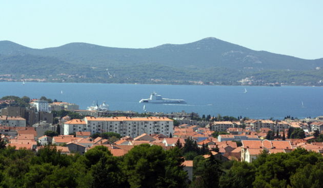 Superjqahta “A” usidrena u zadarskom kanalu