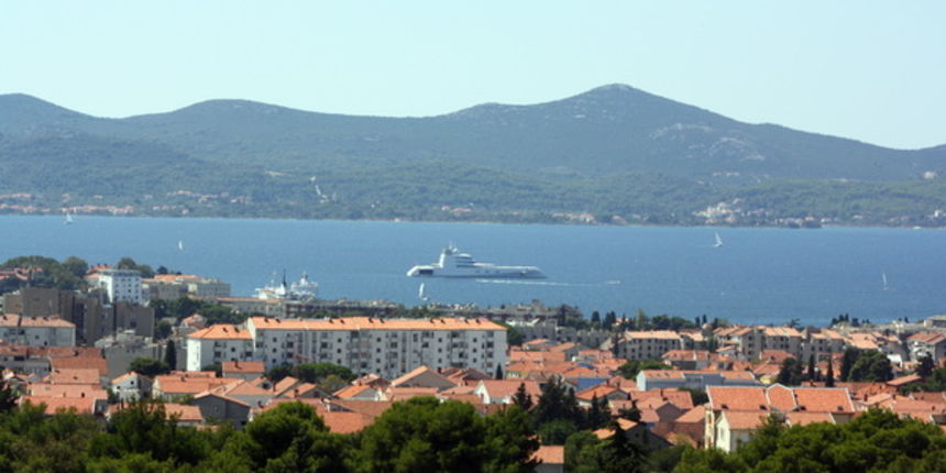 Superjqahta “A” usidrena u zadarskom kanalu Superjqahta “A” usidrena u zadarskom kanalu