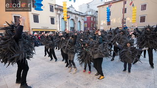 Zadarski karneval 2018: Povorka maškaranih skupina od Gradskih vrata preko Foruma do Narodnog trga Zadarski karneval 2018: Povorka maškaranih skupina od Gradskih vrata preko Foruma do Narodnog trga