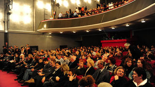 Zadar, 21.01.2013. snimio: Nenad Marčev
TEATAR EXIT, Zagreb
Saša Anočić
KAUBOJI
redatelj: Saša Anočić
igraju: Živko Anočić, Matija Antolić,
Hrvoje Barišić, Krunoslav Klabučar,
Rakan Rushaidat, Radovan Ruždjak i Ivana Rushaidat
izvan pre Zadar, 21.01.2013. snimio: Nenad Marčev
TEATAR EXIT, Zagreb
Saša Anočić
KAUBOJI
redatelj: Saša Anočić
igraju: Živko Anočić, Matija Antolić,
Hrvoje Barišić, Krunoslav Klabučar,
Rakan Rushaidat, Radovan Ruždjak i Ivana Rushaidat
izvan pre