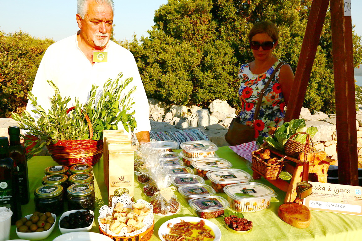 Sajam “Luka i igara” na vidikovcu Kamenjak Sajam “Luka i igara” na vidikovcu Kamenjak