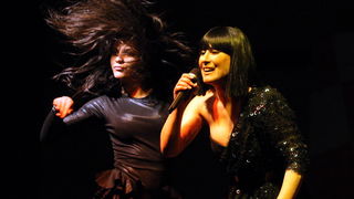 Zadar, 19032011.
Sportska dorana u Benkovcu.
Obiljezavanje 21. obljetnice HDZ-a u Benkovcu.
Na slici: nastup grupe Colonia.
Foto: Vladimir Ivanov / CROPIX