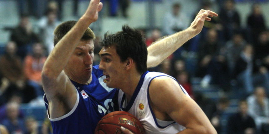 Zagreb, 020413.
KC Drazen Petrovic.
Kosarkaska utakmica Liga za prvaka (prvenstvo Hrvatske) 2.kolo Cibona – Zadar.
Na slici: Barisa Krasic 20, Dario Saric 9.
Foto: Nenad Dugi / CROPIX Zagreb, 020413.
KC Drazen Petrovic.
Kosarkaska utakmica Liga za prvaka (prvenstvo Hrvatske) 2.kolo Cibona – Zadar.
Na slici: Barisa Krasic 20, Dario Saric 9.
Foto: Nenad Dugi / CROPIX