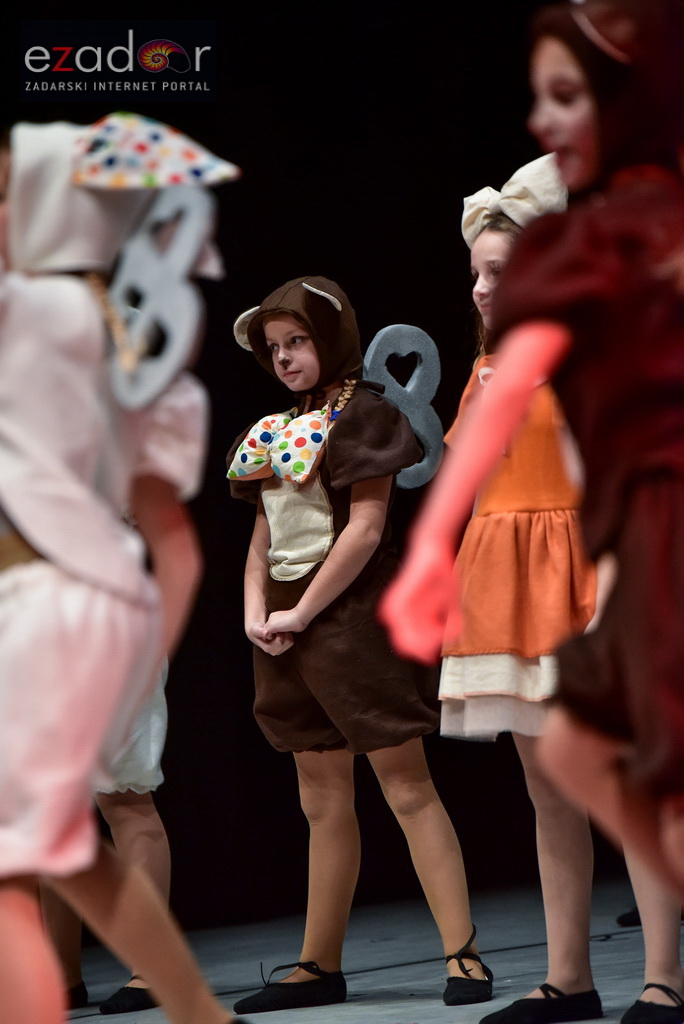 Predstava “Odgojoj” Plesne udruge Gesta u HNK Zadar