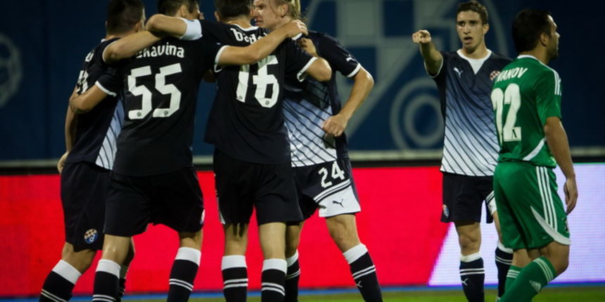 Zagreb, 250712.
Stadion Maksimir.
Utakmica drugog pretkola, lige prvaka : GNK Dinamo – PFC Ludogorets. Rezultat prve utakmice u bugarskom Razgradu je bio 1:1.
Na fotografiji: slavlje navijaca Dinama nakon pogotka Ante Rukavine.
Foto: Ivan Klindic / CROP Zagreb, 250712.
Stadion Maksimir.
Utakmica drugog pretkola, lige prvaka : GNK Dinamo – PFC Ludogorets. Rezultat prve utakmice u bugarskom Razgradu je bio 1:1.
Na fotografiji: slavlje navijaca Dinama nakon pogotka Ante Rukavine.
Foto: Ivan Klindic / CROP