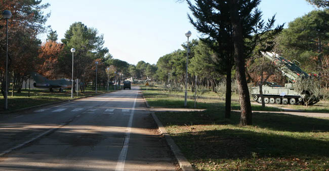 Zemunik: Muzej aviona i helikoptera na otvorenom